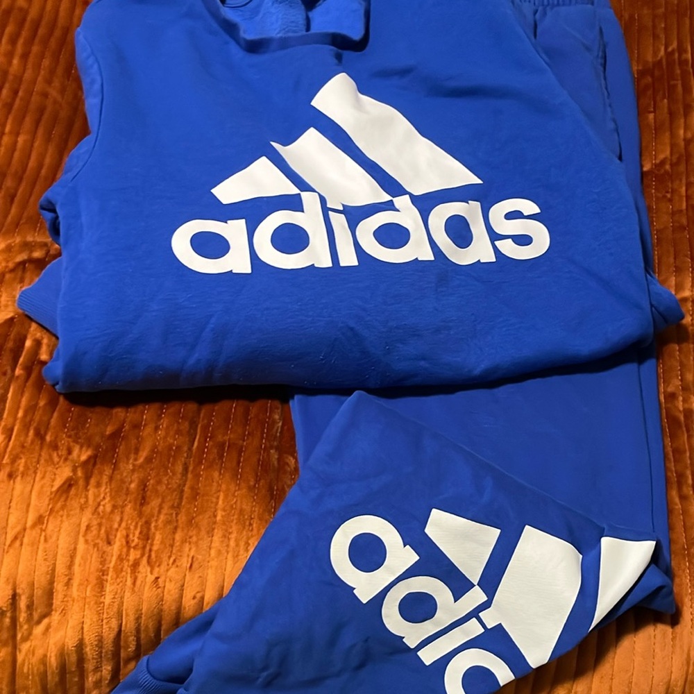 Men’s small Adidas jogging suit